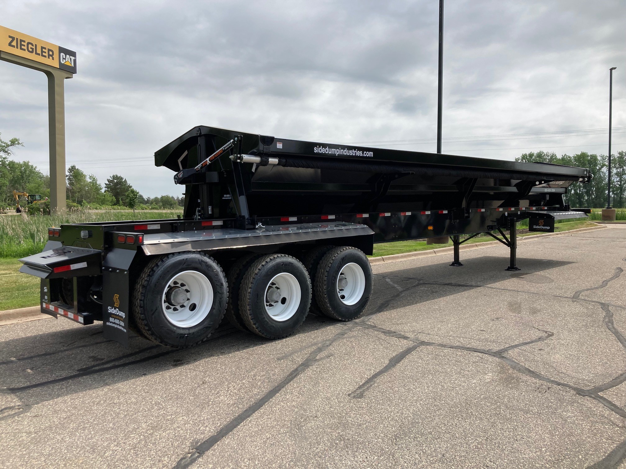 SDI-426-3 Tri Axle Spread Trailer
