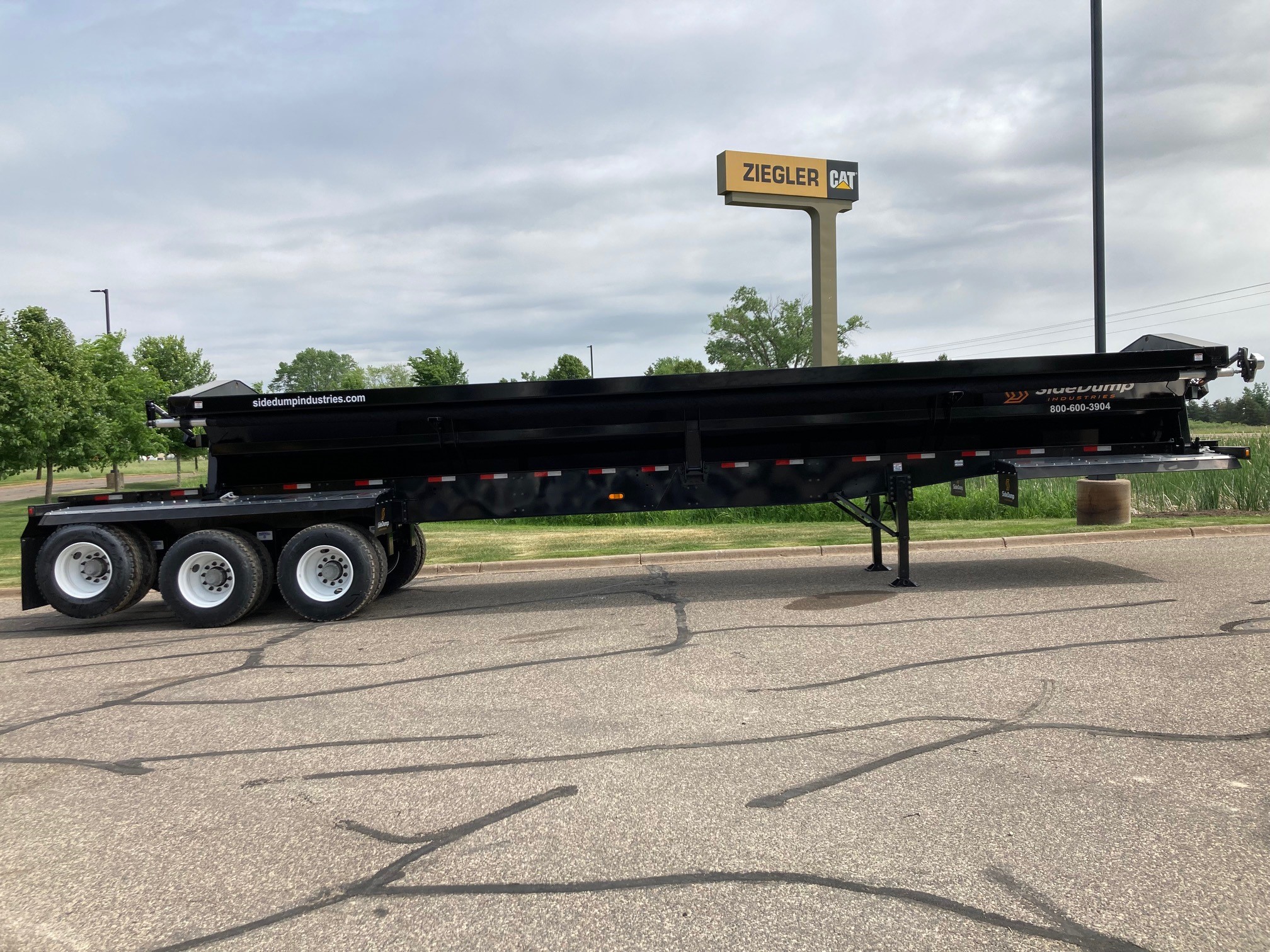 SDI-426-3 Tri Axle Spread Trailer