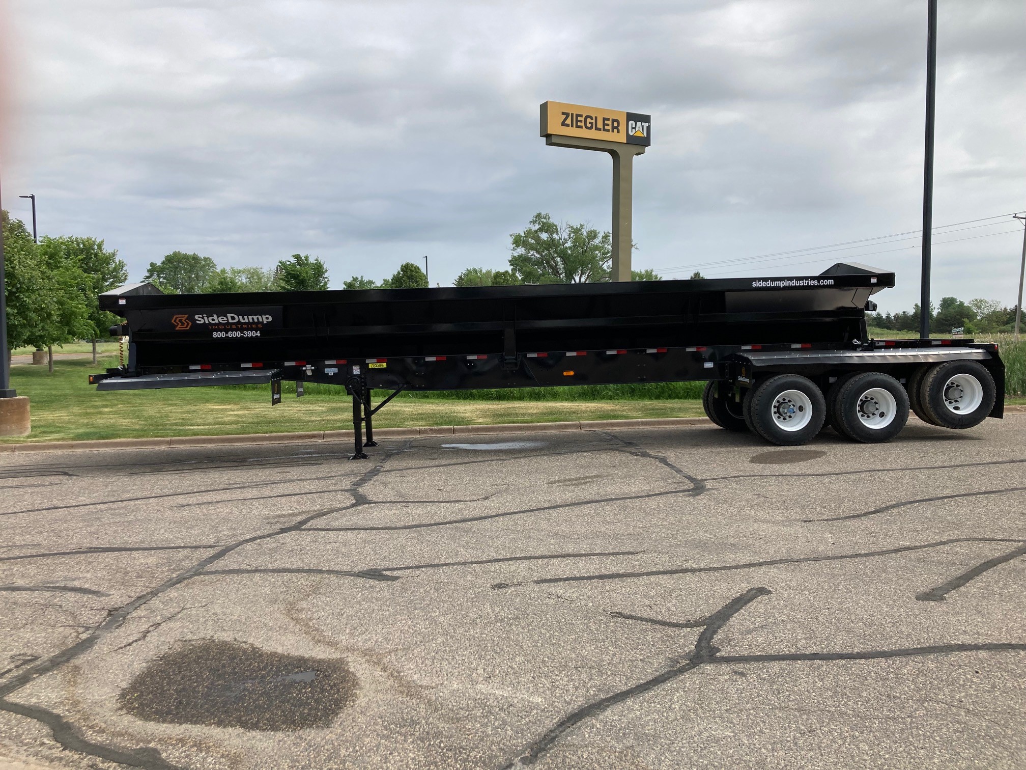 SDI-426-3 Tri Axle Spread Trailer