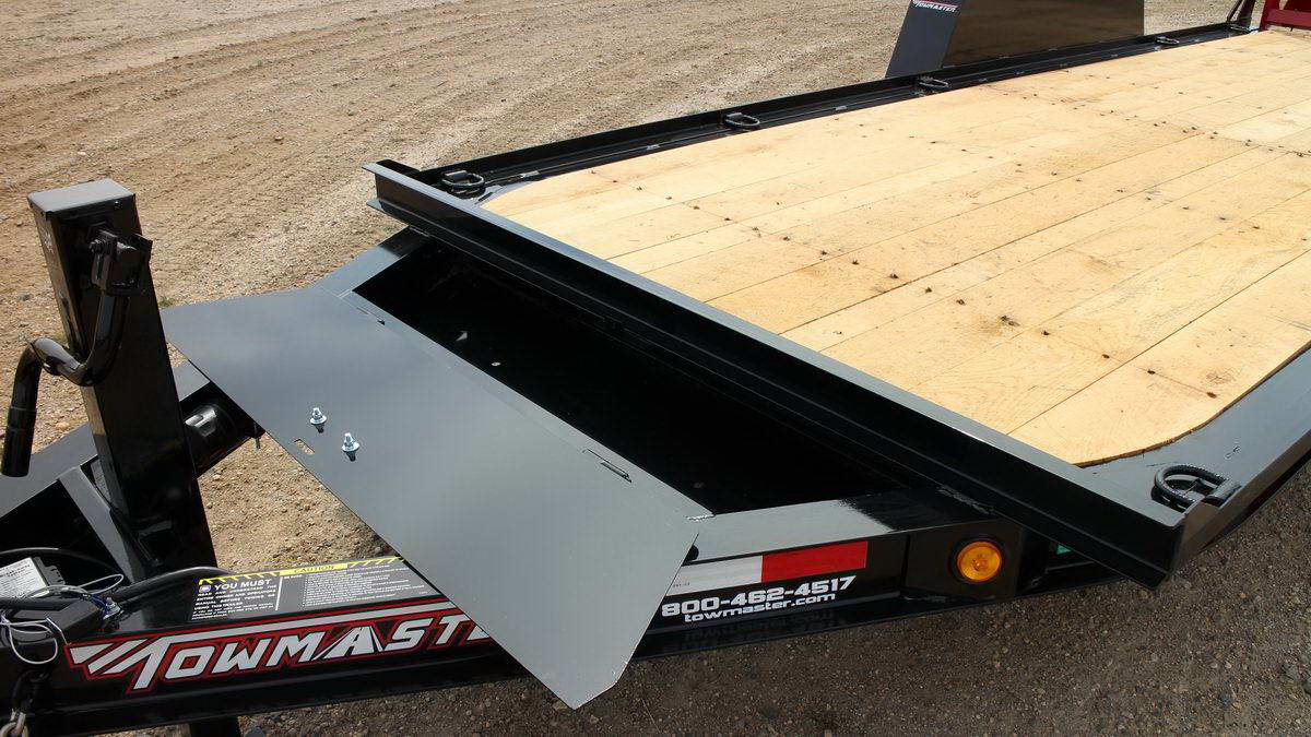 close up of the bed of a towmaster trailer