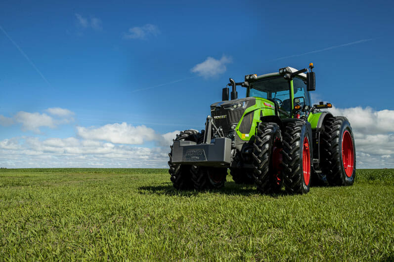 fendt 900 tractor on grass