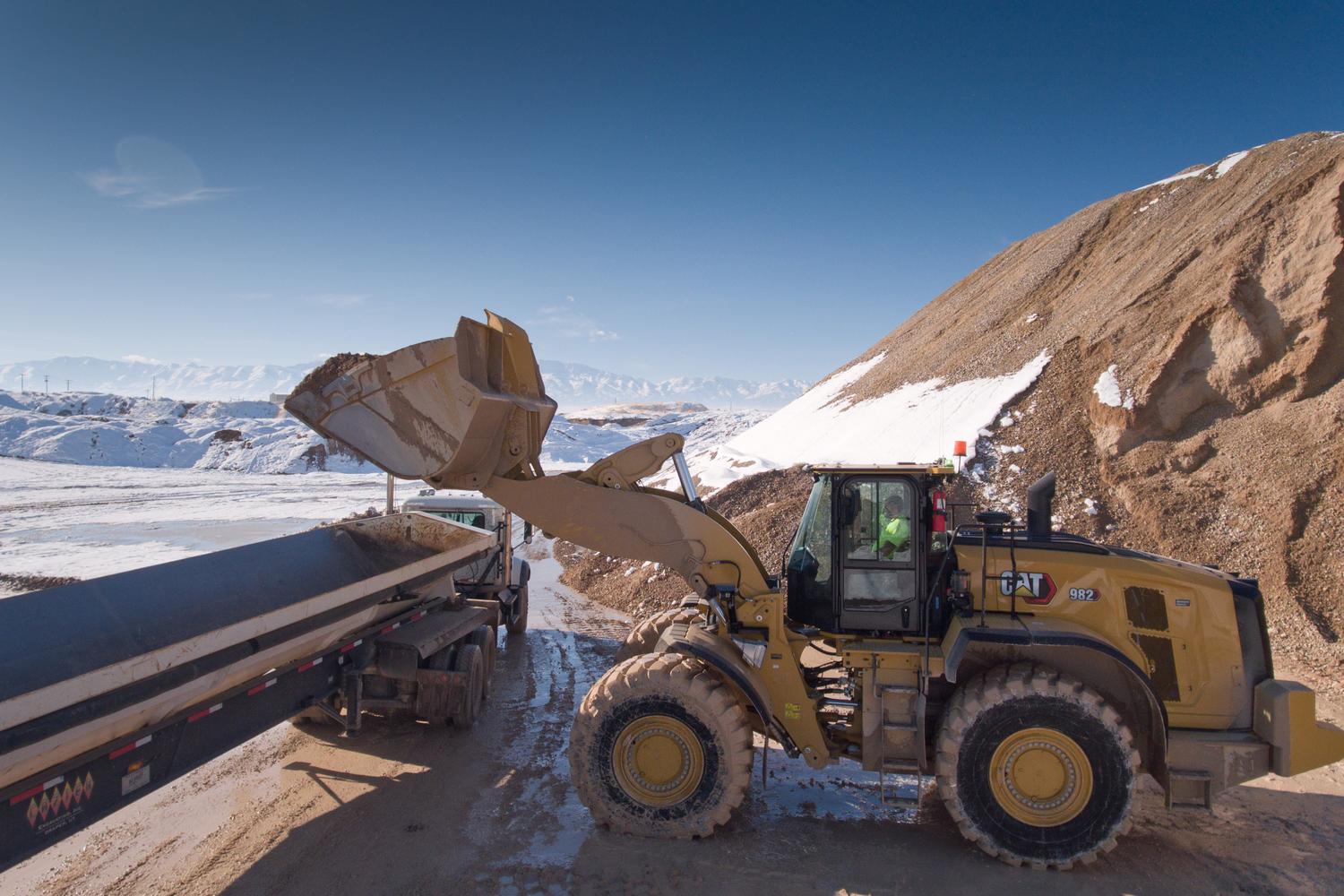 CAT-loaders-from-rental Large rented loader on an industrial job site
