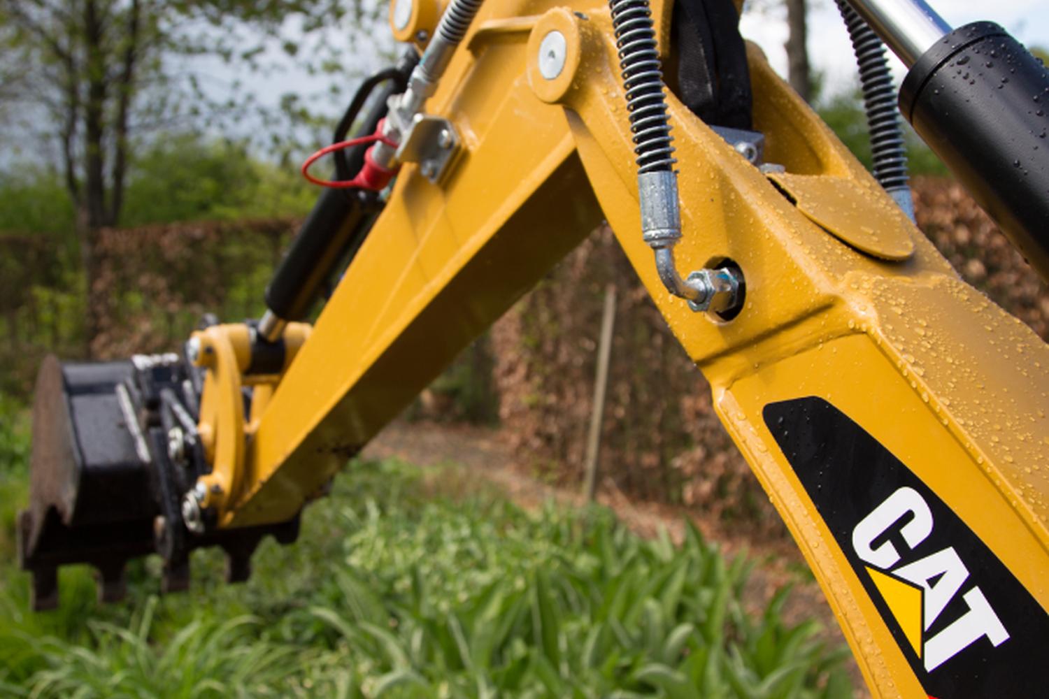 rent-landscaping-industry-equipment Arm of a rented CAT landscaping machine